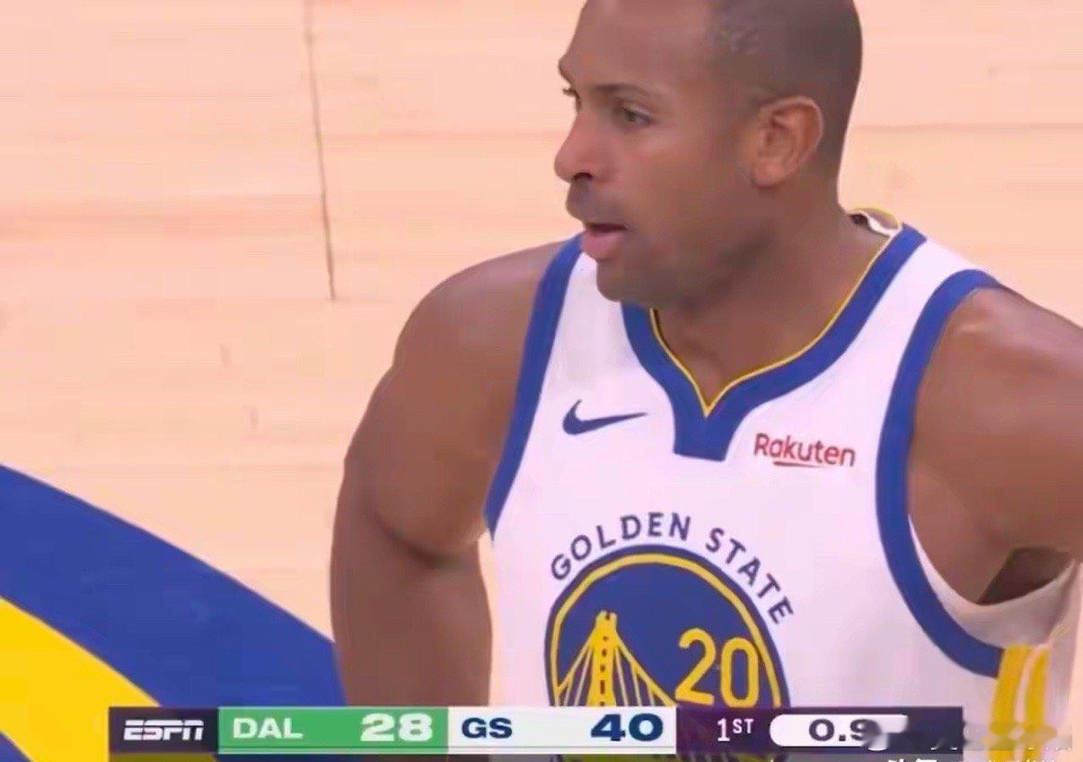 浓眉哥再度无对抗受伤，弗拉格又要单独带队了？圣诞大战独行侠客场挑战勇士，浓眉哥第