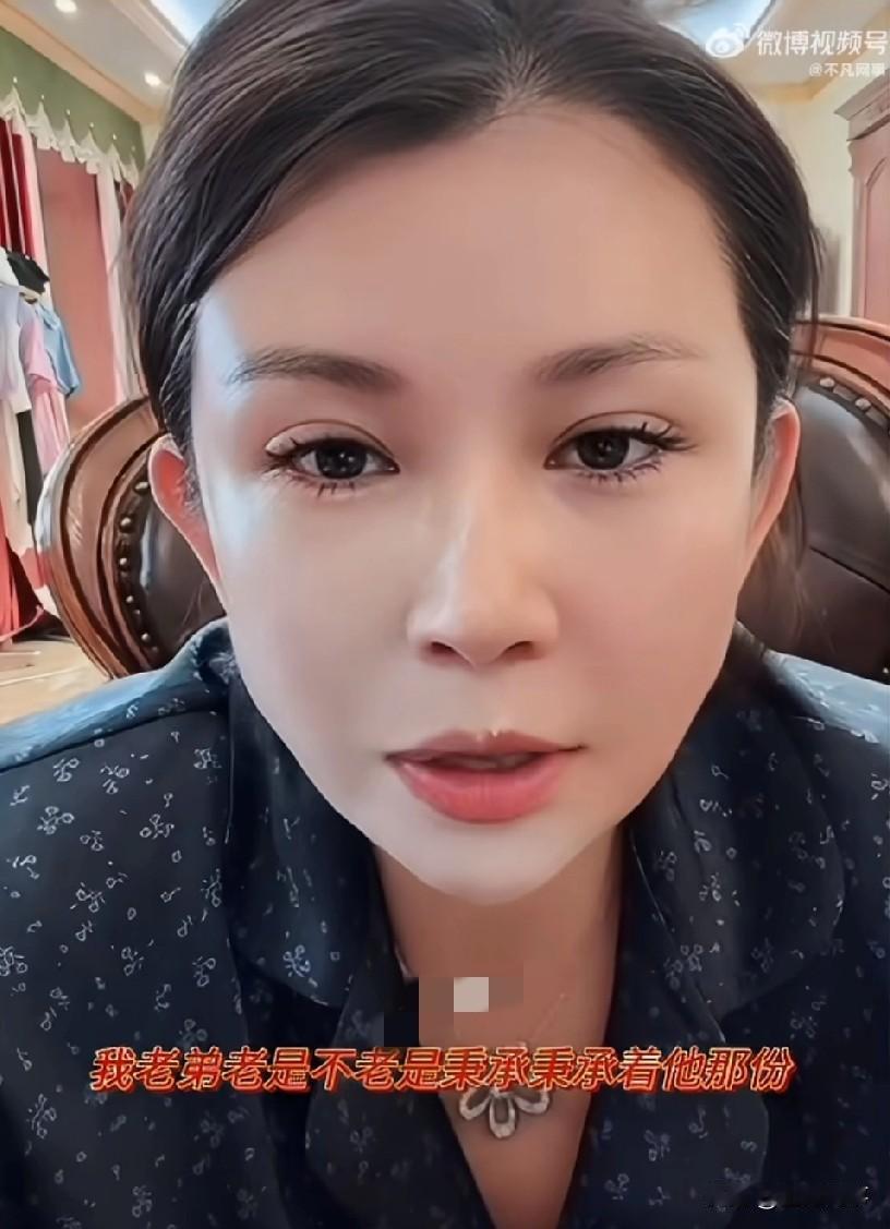 驴姐委屈哭了，否认利用驴爸做人气卖货，也喜欢爸爸幸福，但是3000多万都给被女人