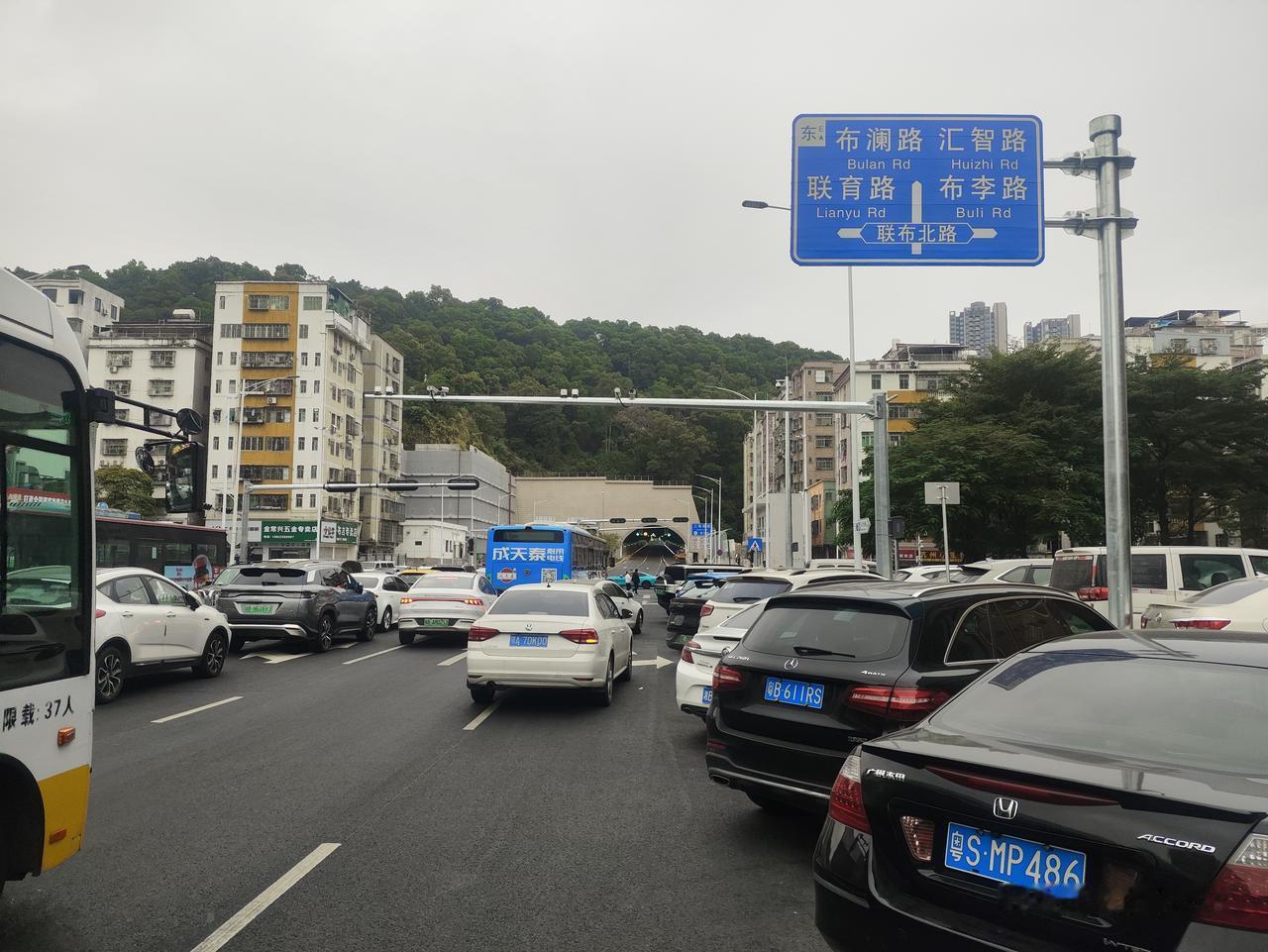 布板连络道二期工程三联到布澜路开通在即，穿山隧道早已就位！坐等领导开剪通行大礼了