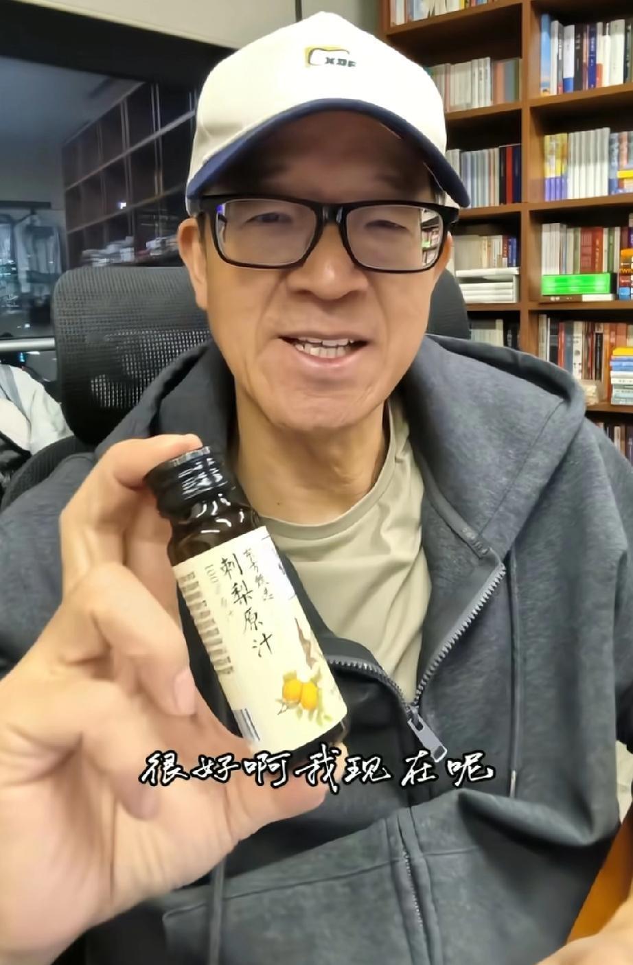 俞老师的工作态度让很多年轻人汗颜！
刚从南极回来就马不停蹄的投入到工作中。
不知
