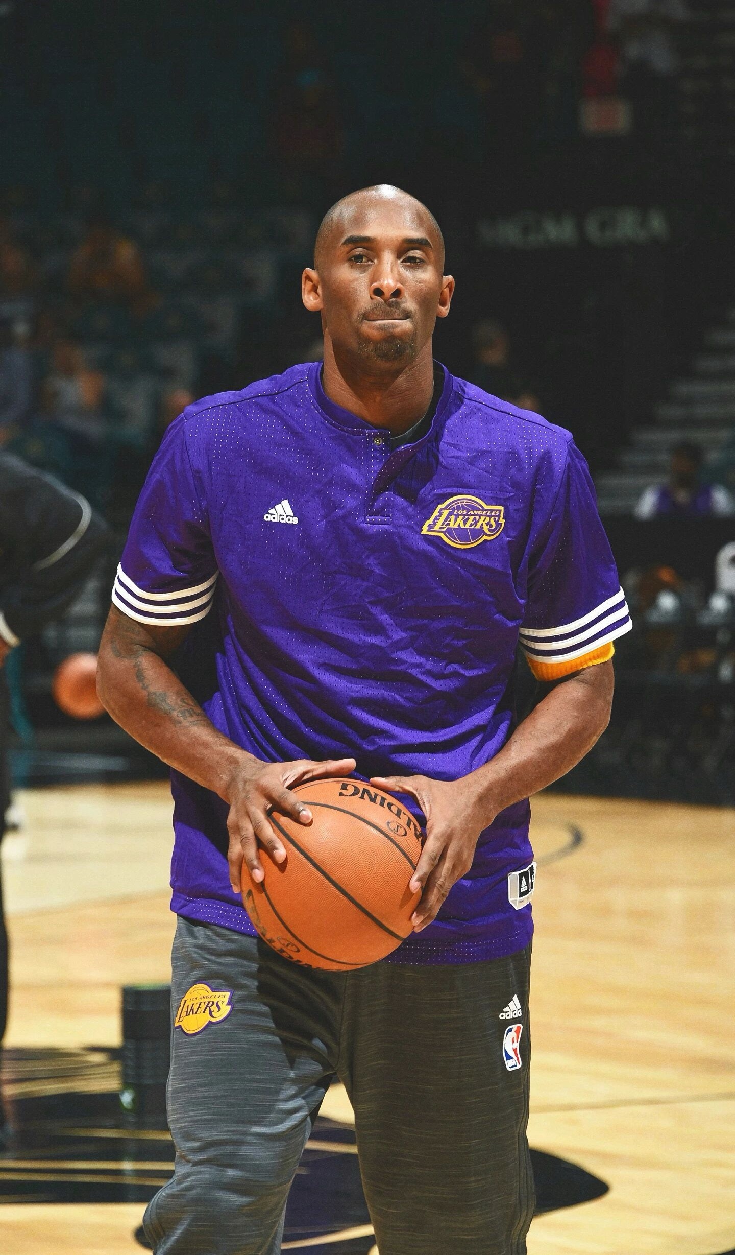 生活不必时时光芒万丈，但要始终温暖有光。不纠结过往，不焦虑未来，专注当下的每一步