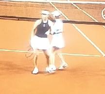 遗憾出局！王欣瑜/郑赛赛0-2不敌跨国组合，鲁昂女双止步首轮！
        