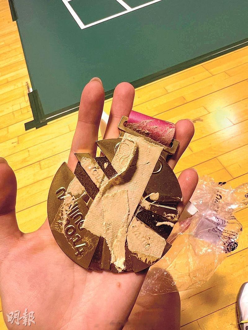 借青奥金牌予体院展览 归还竟满布胶纸痕 港羽将吴芷柔斥“太过分”香港羽毛球代表吴