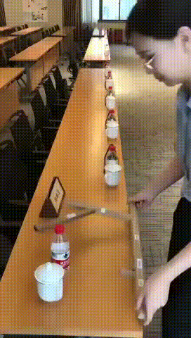 要说摆桌牌，这才是最认真的！规规矩矩，一丝不苟。会议中心能做到这个程度，竞争力自