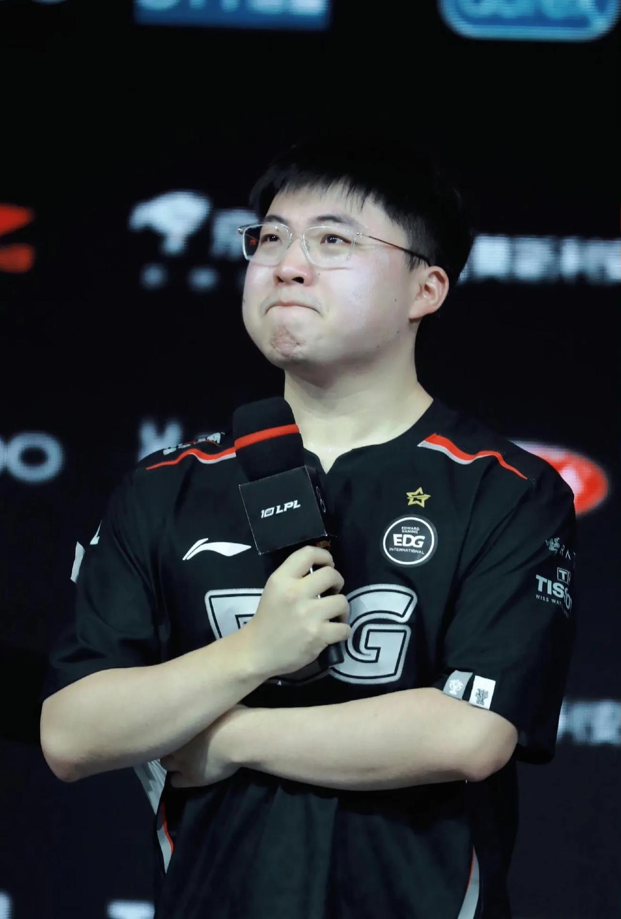 Uzi那些所谓“黑料”，现在看来又算什么呢？至少操作真的顶尖，职业态度更是没得说