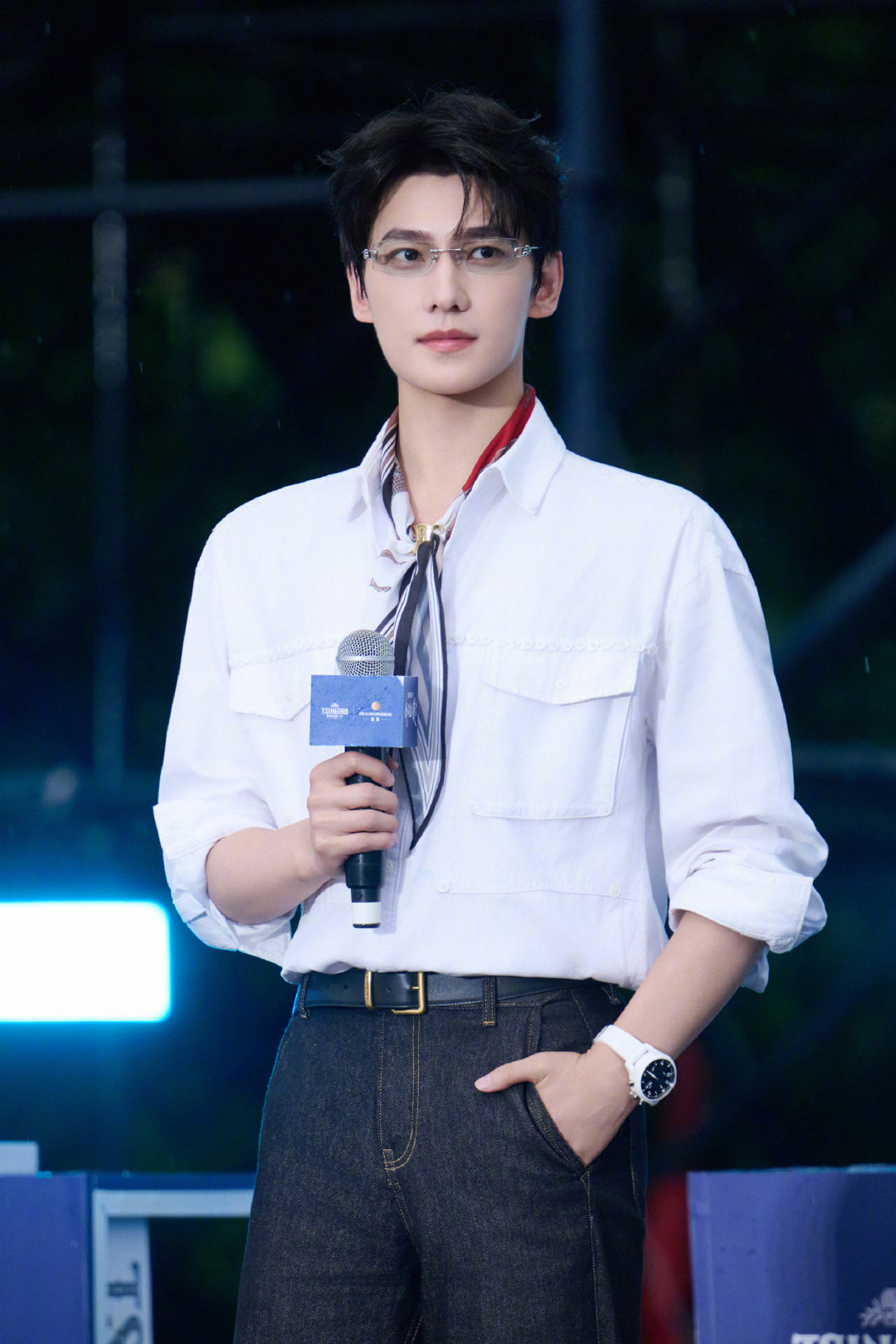 杨洋创下今年最高票数杨洋粉丝手搓拿到断层第一 首尔大赏投票落幕，羊毛纯手工投票凝