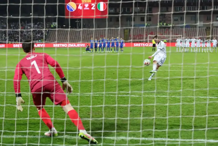 没有最耻，只有更耻！意大利无缘世界杯三连，早已是足坛最强背景板点球大战不敌波黑、