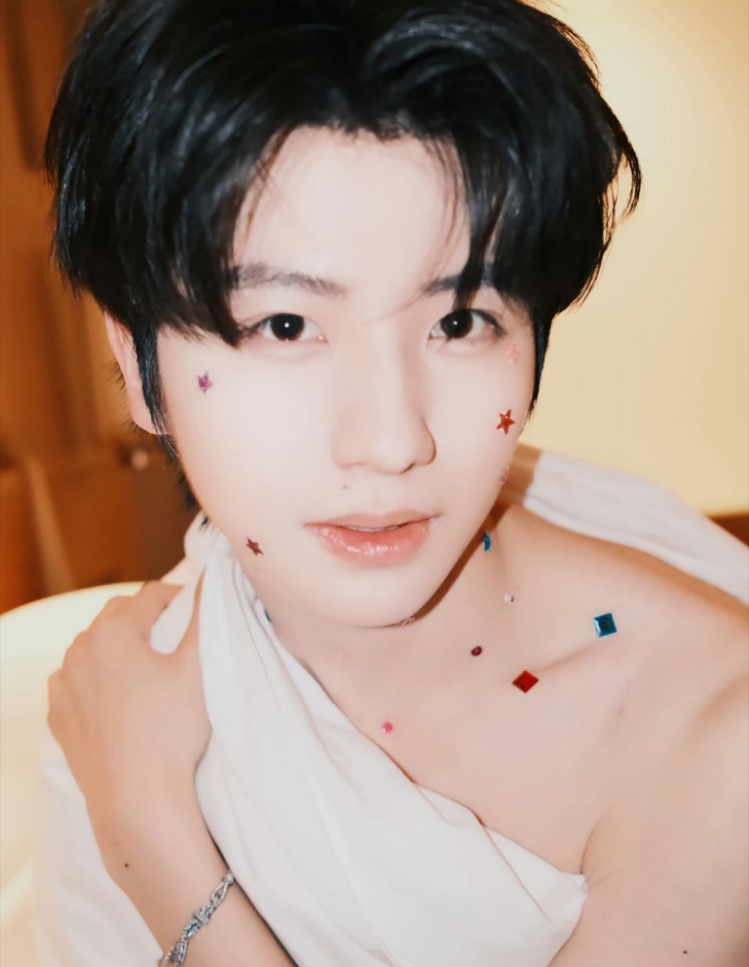 黄誉博我们今年还会有你的新年礼物🎁吗  比如去年的拼好歌！甚得小菠萝儿的心你知