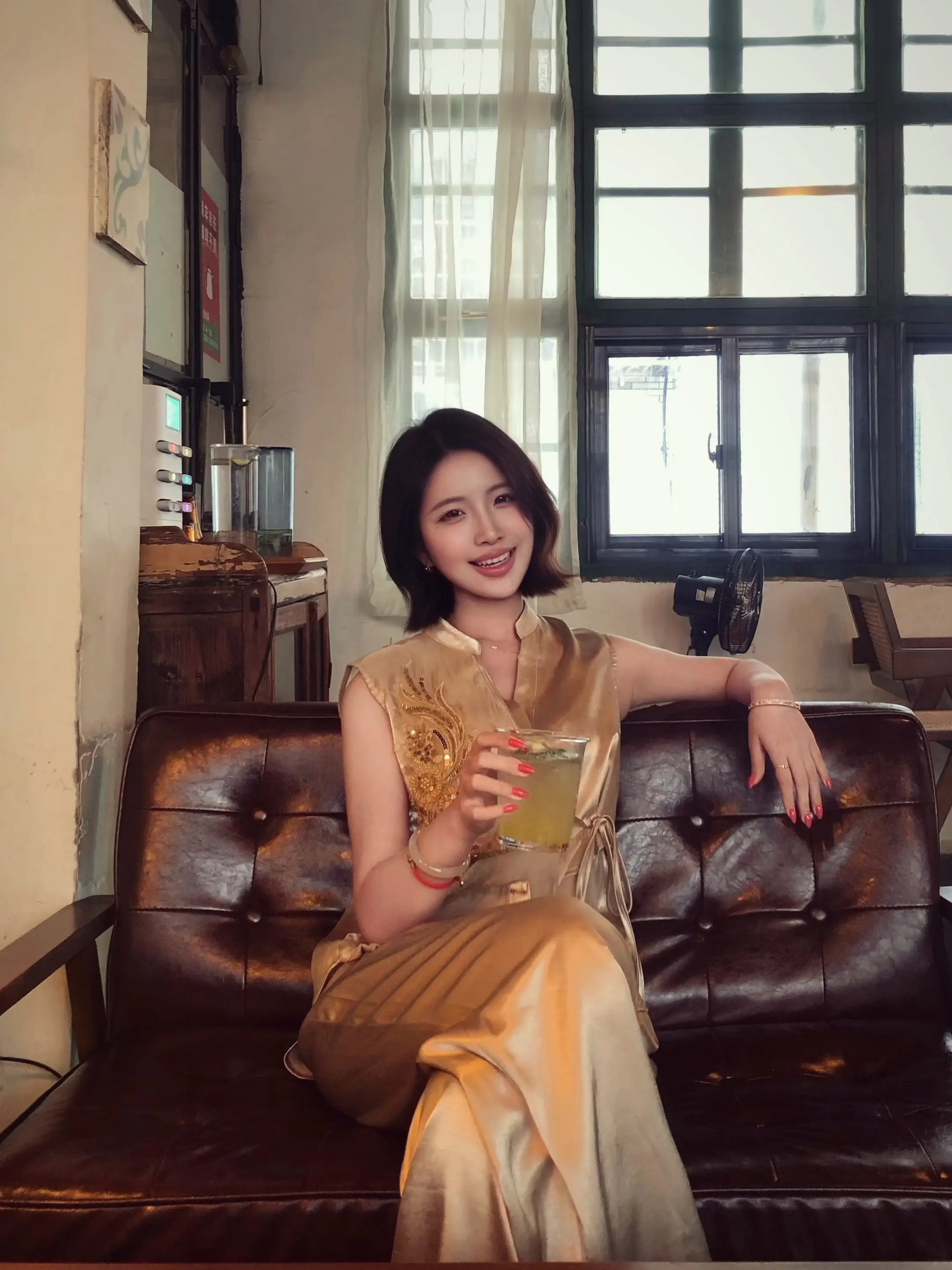 经济下行的爱 总有一股淡淡的的二婚味 每个人都像离过婚一样淡淡的  a...