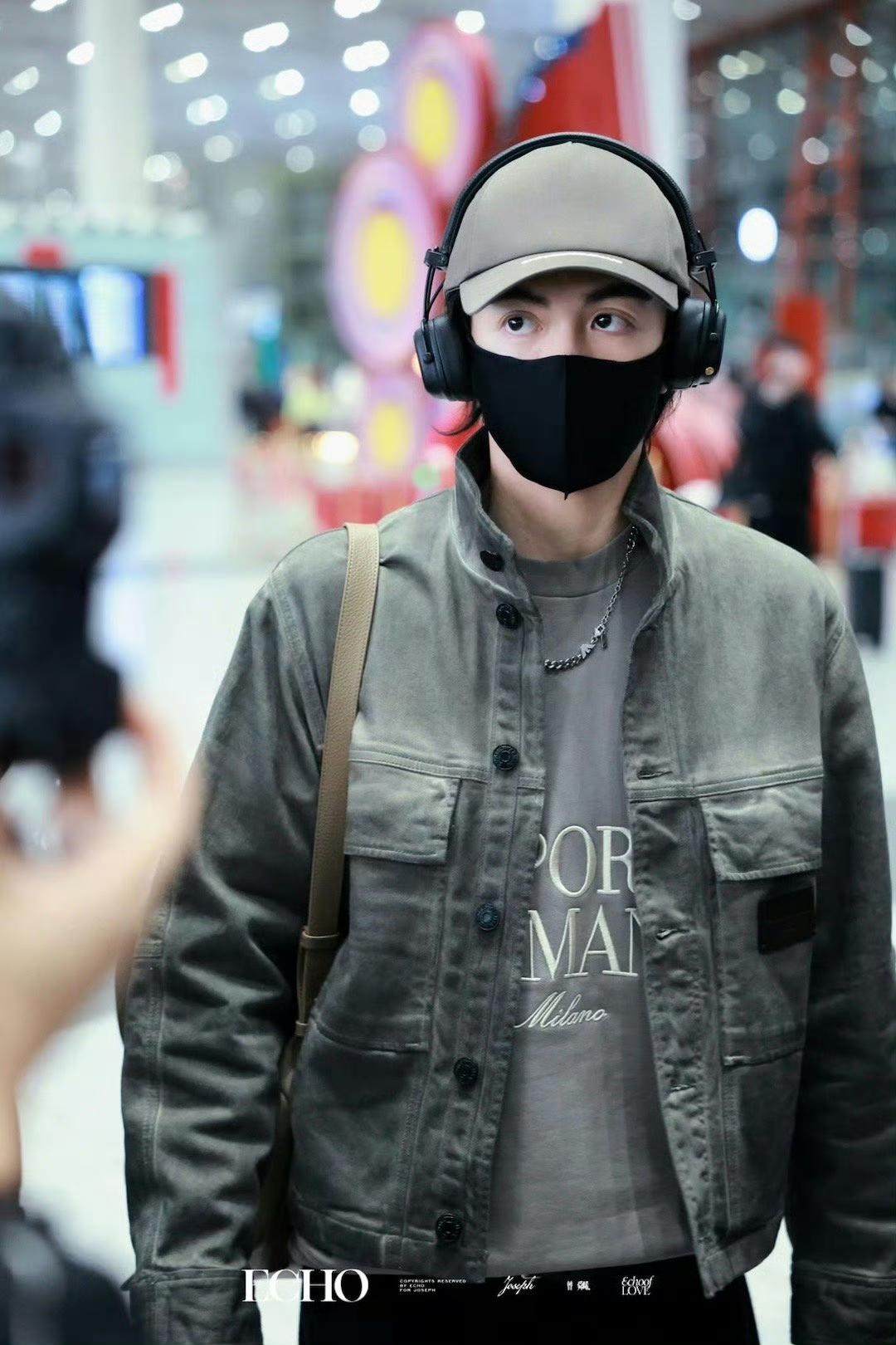 曾舜晞也出发参加阿玛尼米兰时装大秀了！这大眼也太突出了吧！[灵光一闪]