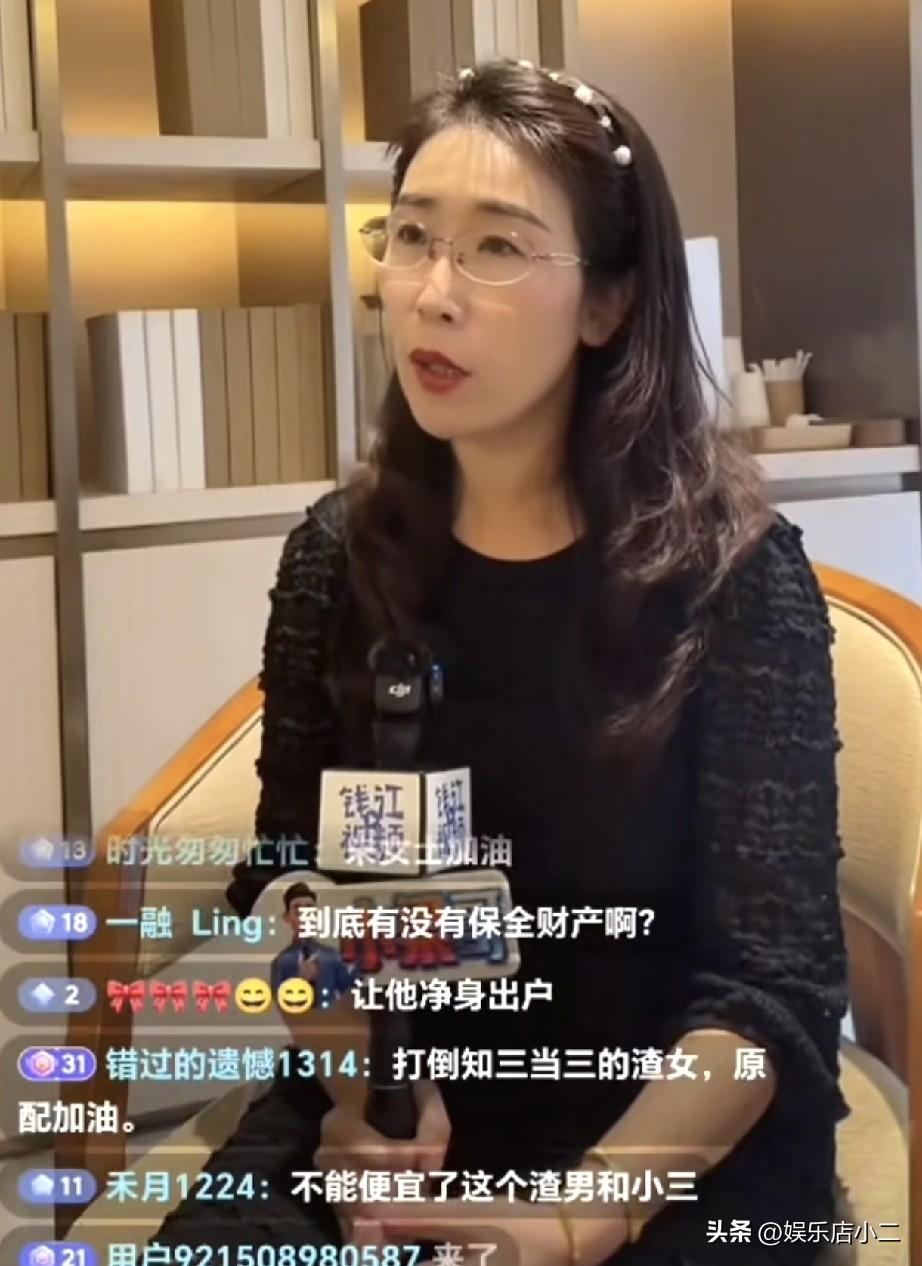 朱女士曝料，丈夫唐某某有个小圈子，而且非常团结，一直在贬低“家庭主妇”。
今天朱