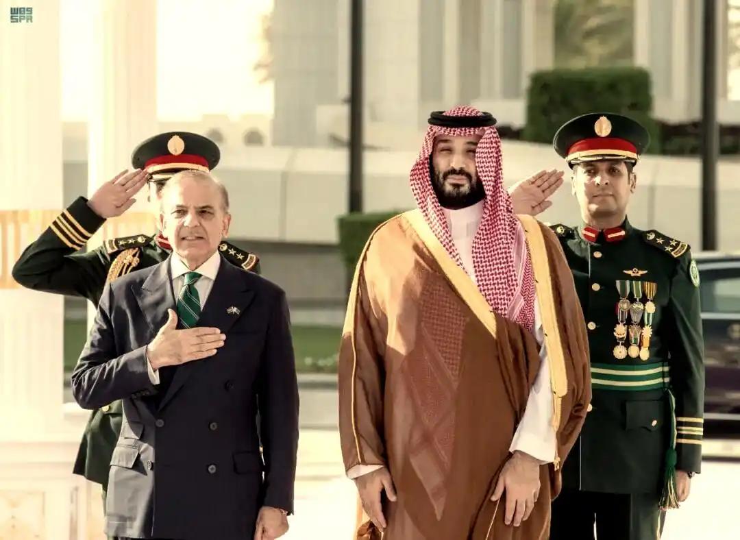 海湾各国对美式武器失望，巴基斯坦则对中方武器很满意：这反差太强烈了！
 
最近海