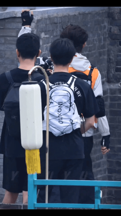 张泽禹眼里只有完成任务的急切 张泽禹在节目中一心想要努力完成任务的样子也是真的没