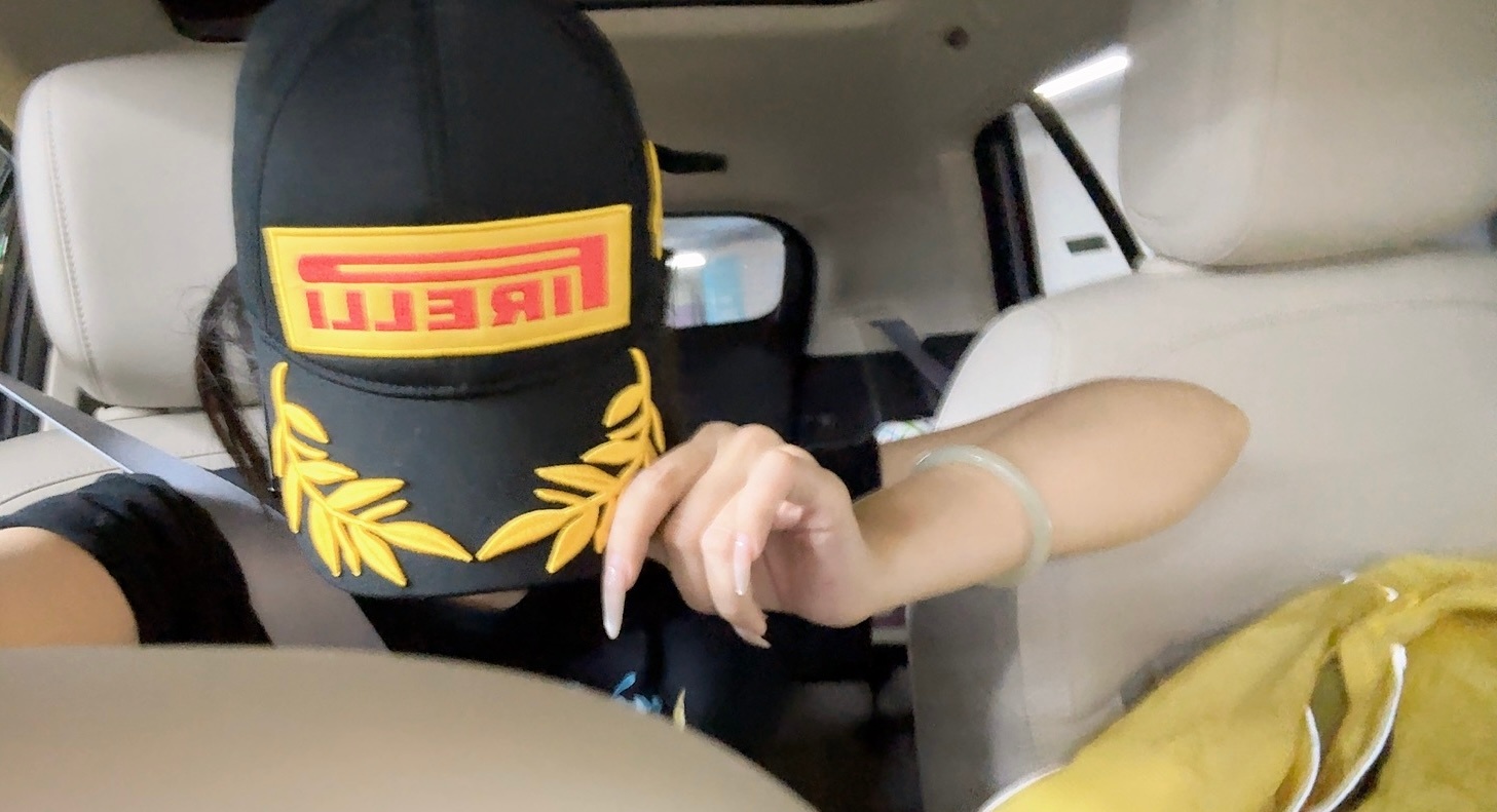 二刷F1完毕！热血沸腾ing～这次换了个新帽帽🧢🧢🧢还搞了点海报报[抱一抱
