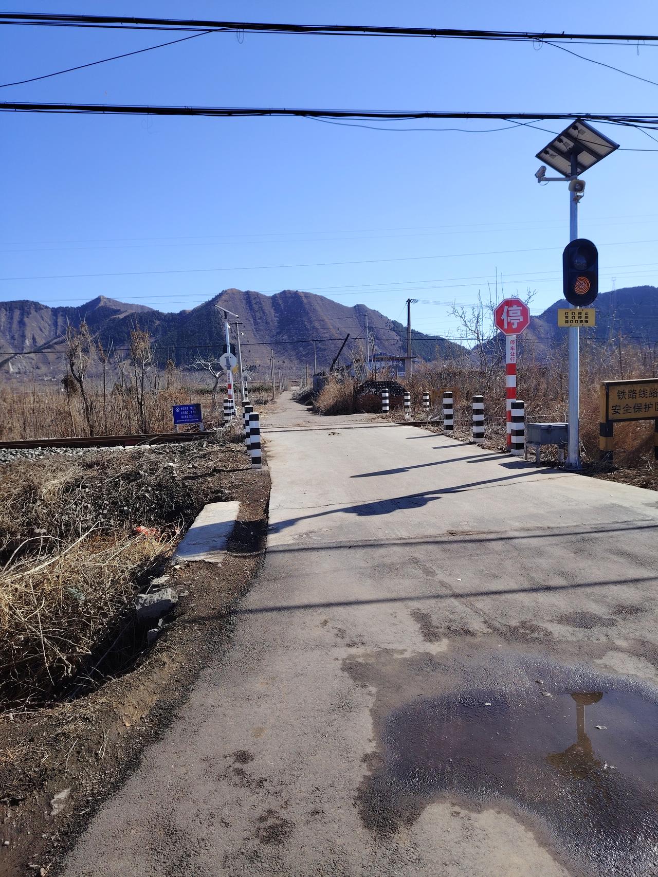 春日生活打卡季 山外青山楼外楼，路上行人欲断魂。