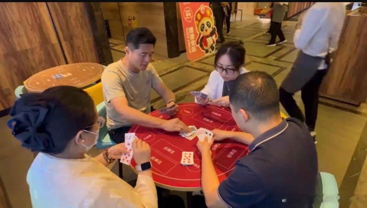 #海底捞除了麻将还有掼蛋#了解到这个想法之后感觉还是很有创意的，而且这样的情绪价