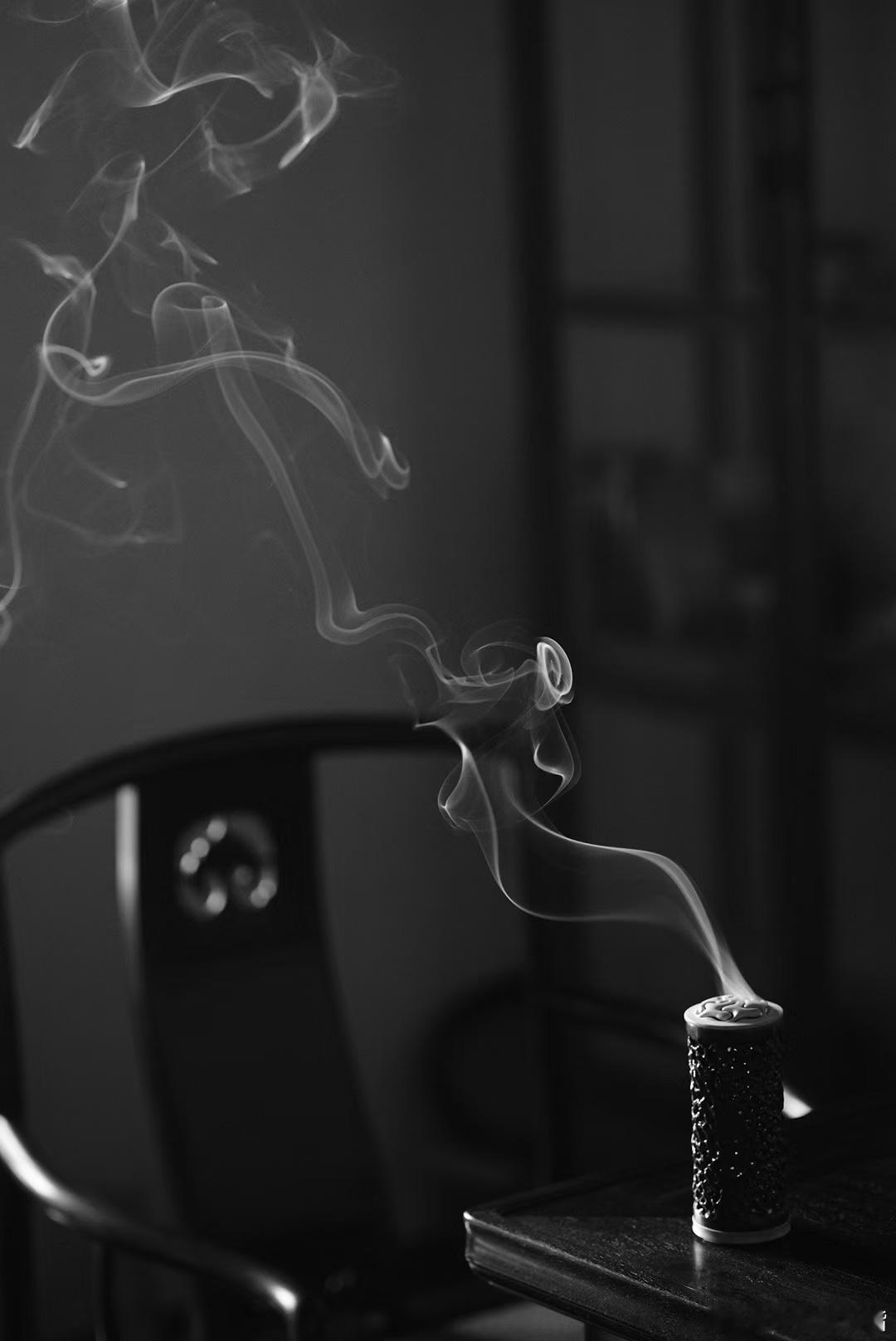 所有的苦难，都是命运给你的功课人，不痛，不会开悟。顺境只能滋养你的生活，逆境才能