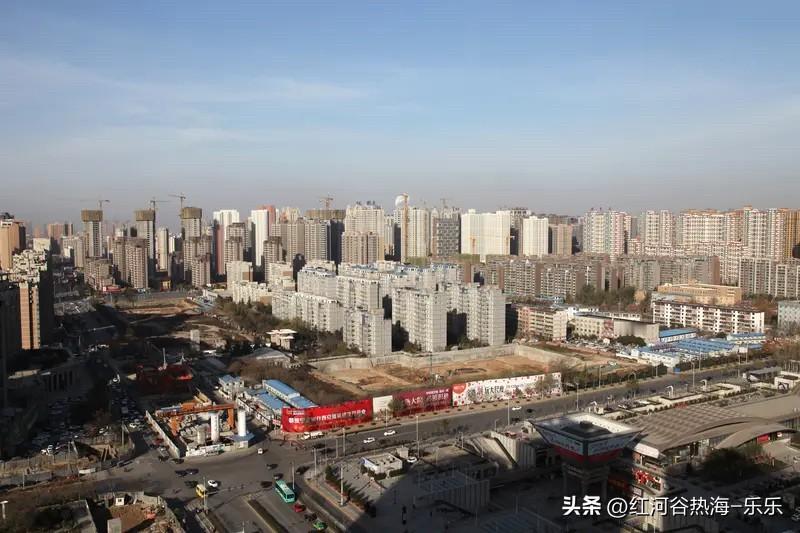 西安楼市在2026年依旧会迎来小阳春。
2025年小阳春期间，西安楼市的唐延路板