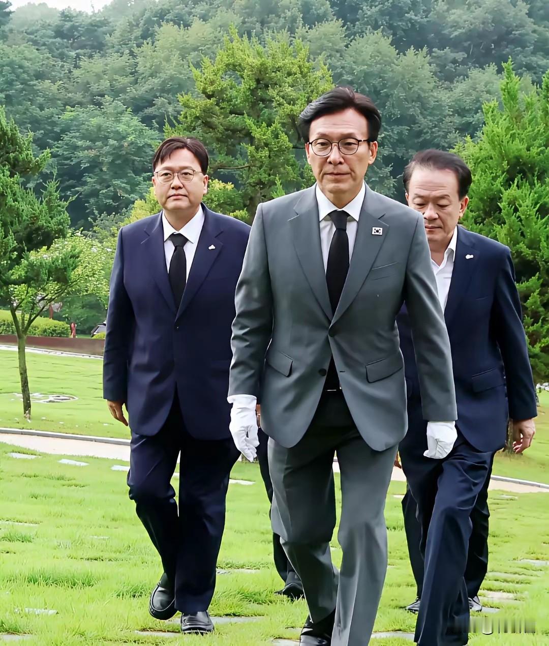 金民锡就差骂脏话“让曹喜大滚蛋”，他态度非常强硬。
8月19日因为曹喜大书面提名