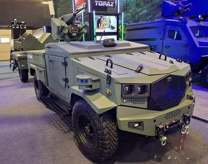 🇵🇱波兰WB集团发布了其自主研发的新型无人机和装甲车辆系列，其中包括未来特遣