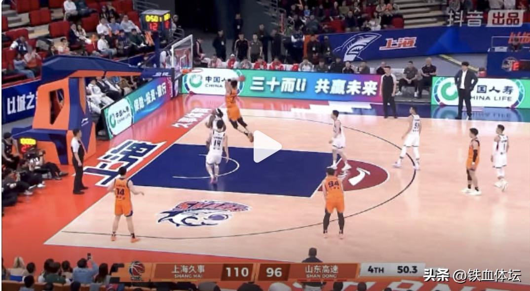 呵呵，张镇麟的这记大风车灌篮，厉害了。

上海与山东的比赛离结束还剩下55秒，场