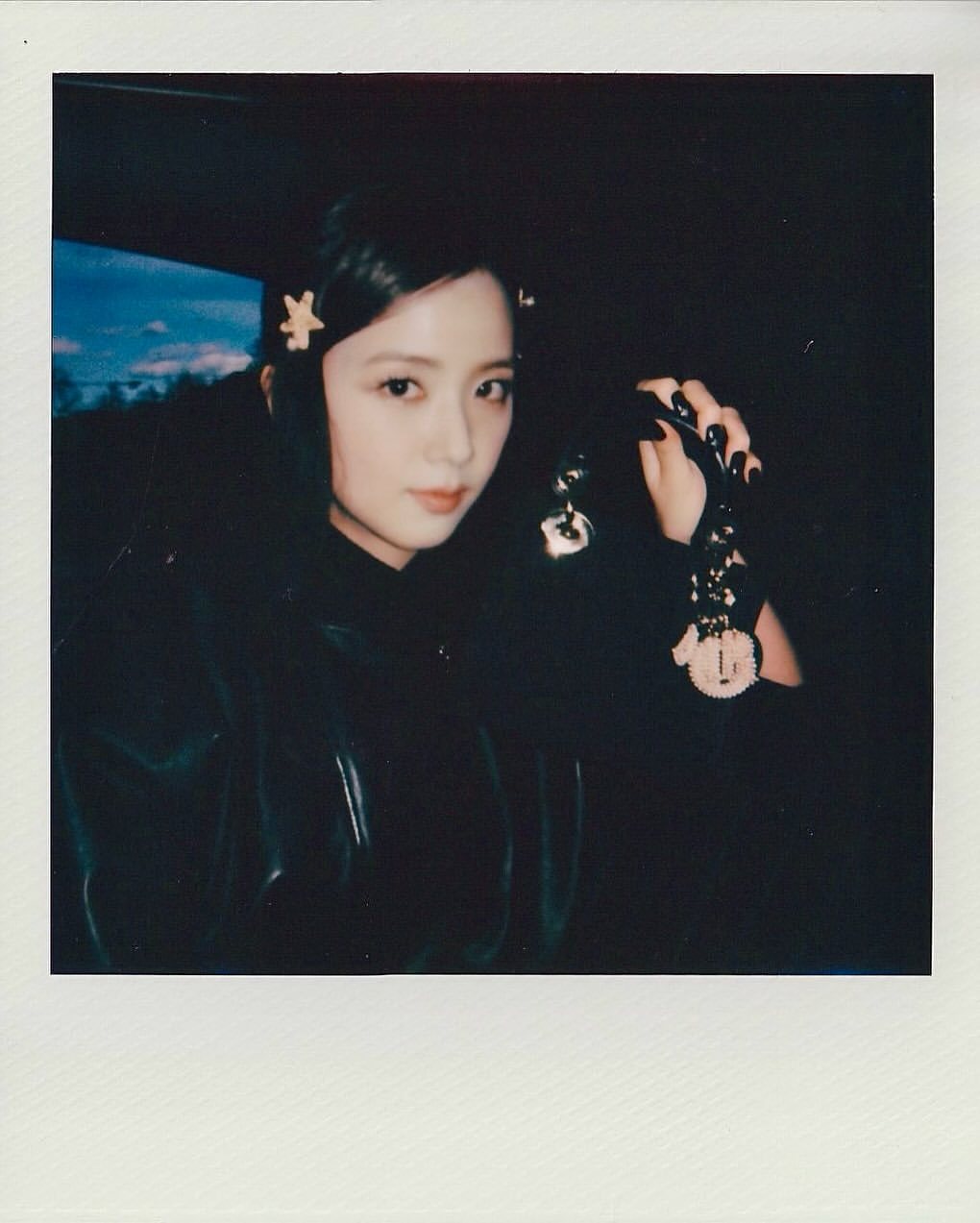 Jisoo ins更新🖤 