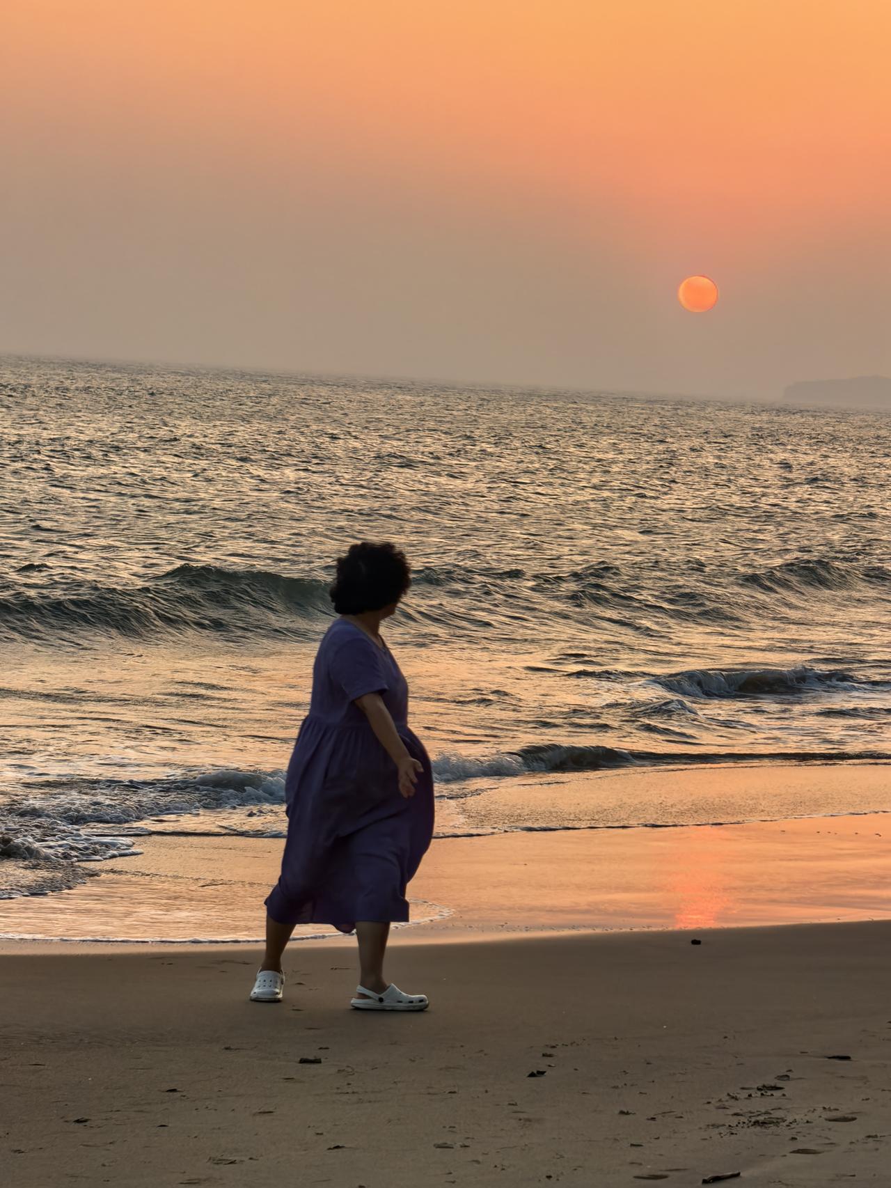 装修碰上一对贴砖夫妻，听完他们的话，心里真不是滋味

家里卫生间重新装修，最近到