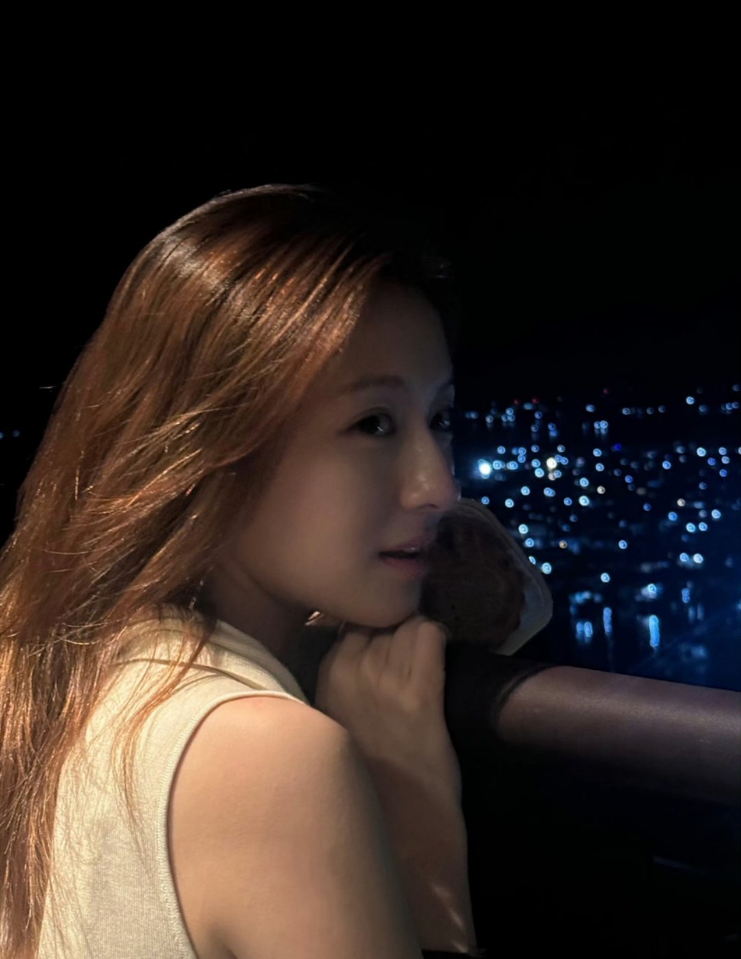 看过同一个月亮我们也算在一起过中秋节了！节日快乐李兰迪～ ​​​