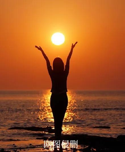 对联挑战，望赐墨留香。
[微风][微风][微风][微风][微风]
上联：看日落，