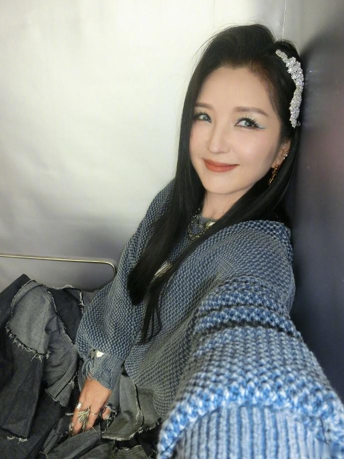 何洁说20年前不懂珍惜 看到何洁已经能够明显的领悟努力的意义，也让更多的人明白努