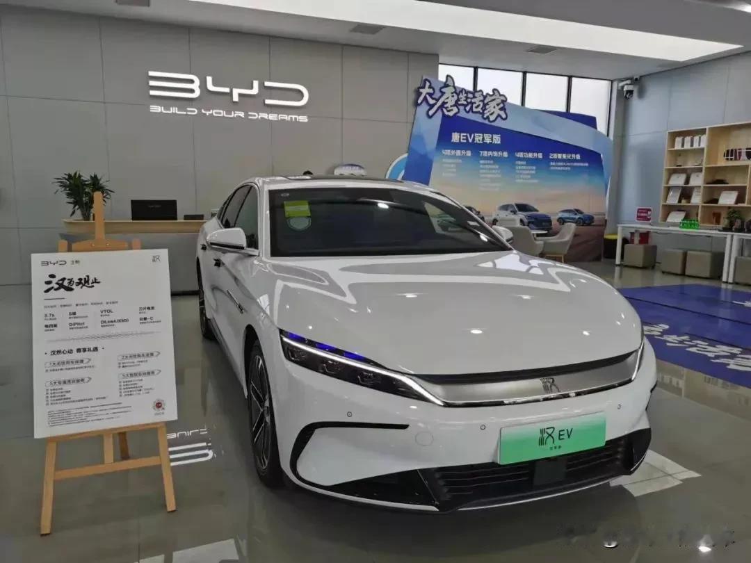 插混、增程怎么选？
简单来说，插混的车，可以靠电驱动，也可以靠油驱动，还可以两者