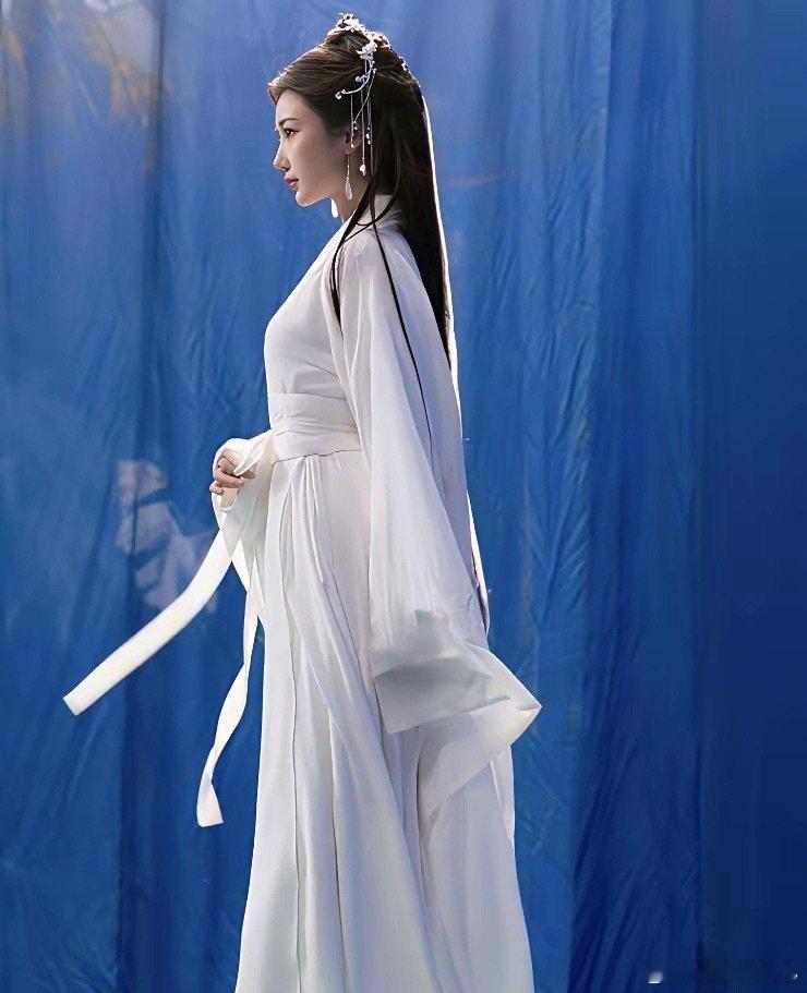 网友：如果于正当年让她演小龙女，陈妍希也不至于被喷这么惨。 