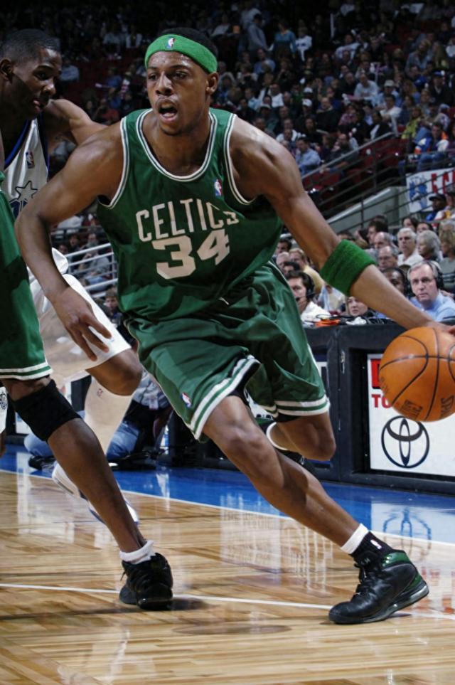 保罗-皮尔斯表示，詹姆斯、库里和杜兰特都已经无法再作为球队的第一进攻选择来赢得总