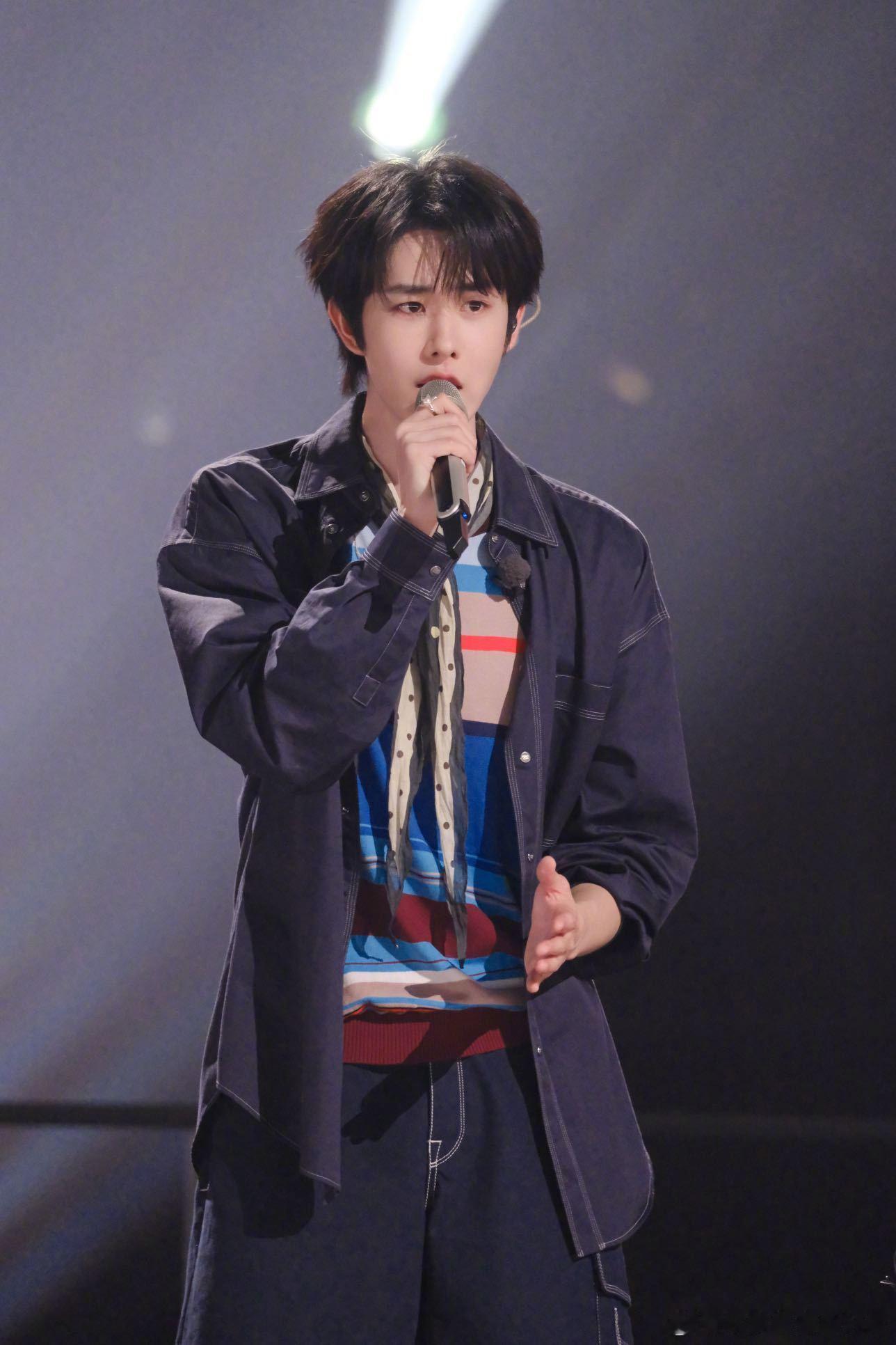 田嘉瑞心引力唱得好温柔本是甜系情歌，经田嘉瑞温柔嗓音演绎多了几分静谧，演唱《心引