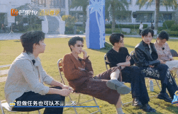 檀健次像听不懂规则的我！檀健次听不懂游戏规则的样子也太真实了，狠狠代入每次团建的