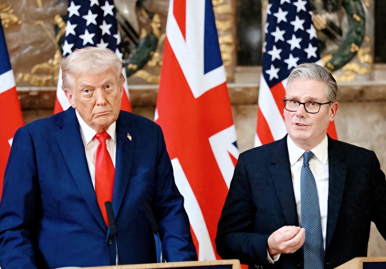 最近北约这出大戏简直比肥皂剧还刺激，美国特朗普气的不行，而欧洲那边集体装聋作哑拒