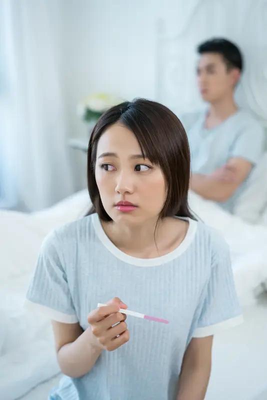 输卵管积水如何有效备孕? 输卵管积水会影响备孕，不过也有办法提高受孕几率。首先得