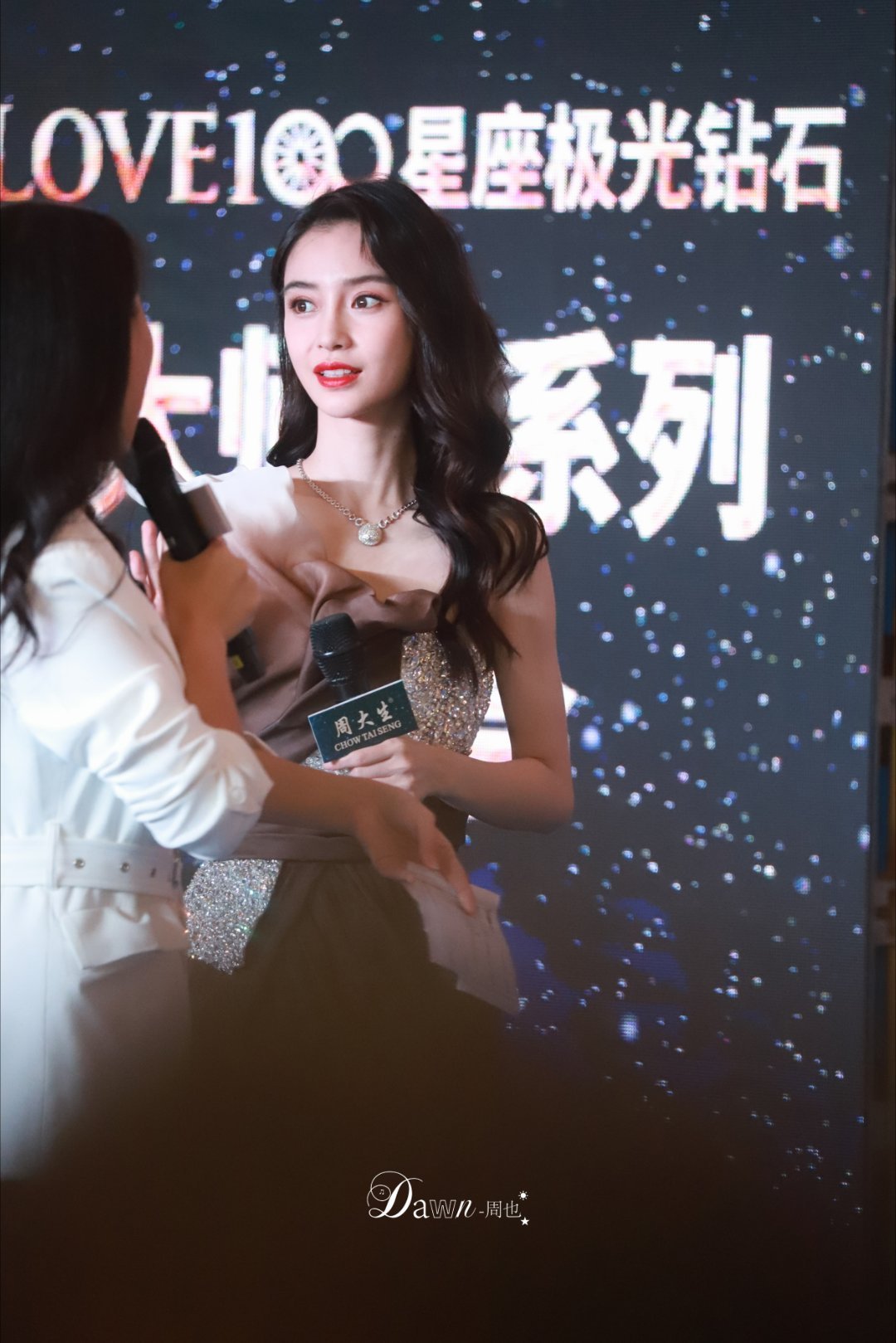angelababy[超话] 🌸angelababy“你在聚光灯下逐梦的模样，