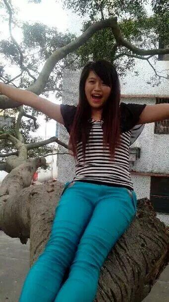 你早就不是以前的那个人了，不信你看看你十年前的样子，你的发型，你的脾气...