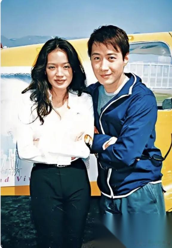 娱乐圈最像贵族公子的黎明，以前身边陪伴的都是香港娱乐圈的顶级美女。自从他第一次婚