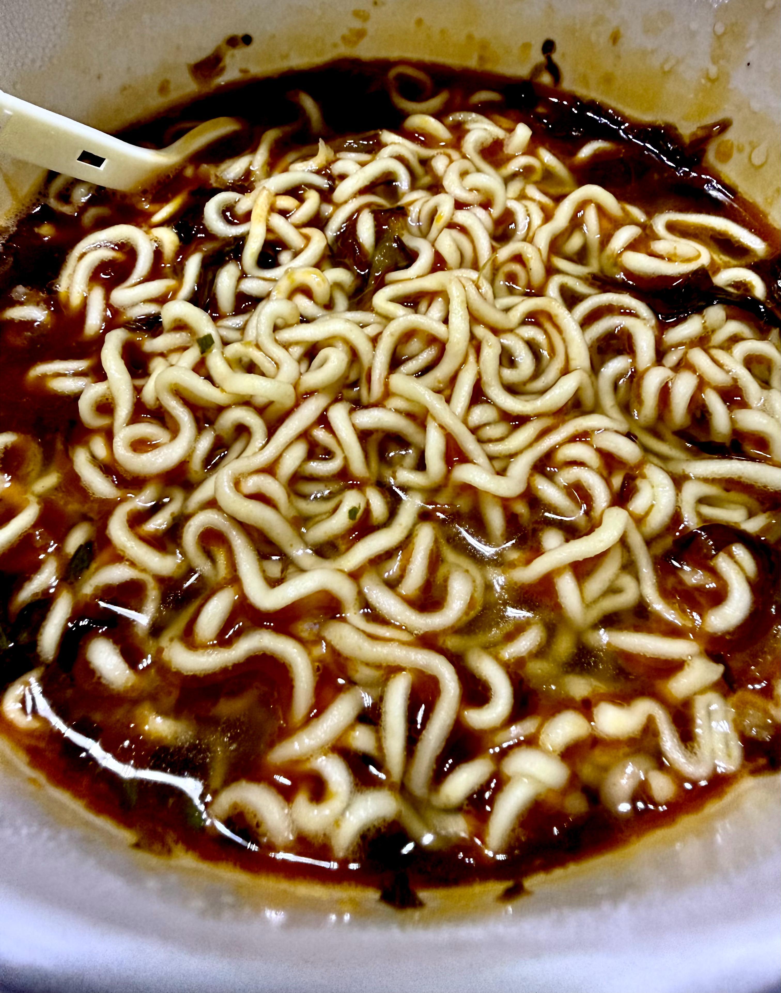 任嘉伦  晚上九点的老坛酸菜泡面