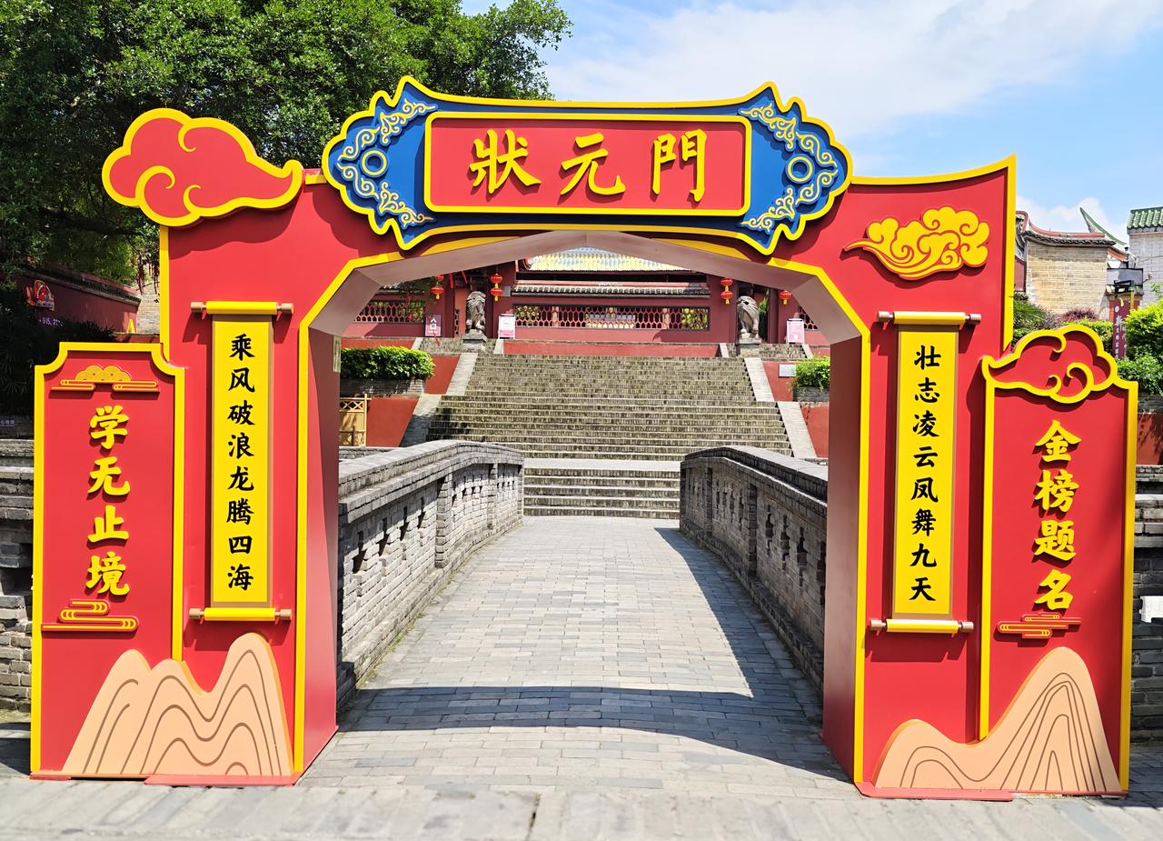 ，是江西现存规模最大、形制等级最高、保存原状最完整的清代县学和祭孔场所，2013