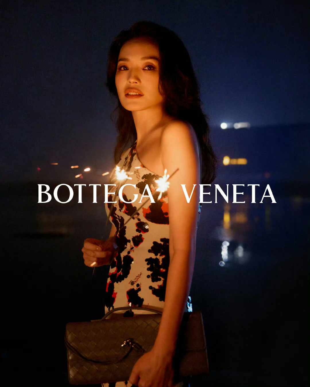 Bottega Veneta 2025 新春广告大片，由舒淇、杨祐宁、范伟老师等