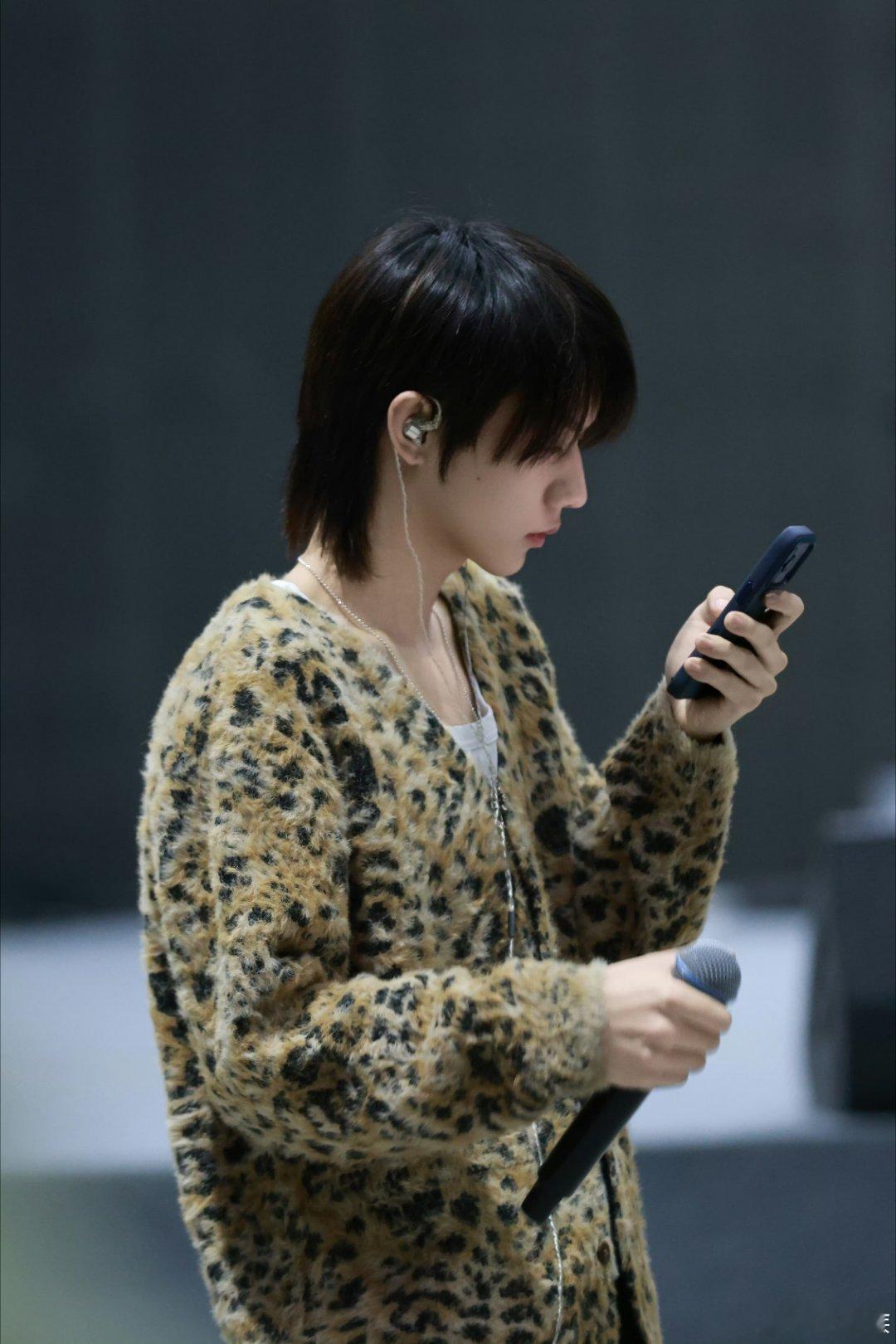 【七匹狼】TF家族荣耀之战彩排花絮照📸📸张峻豪〡童禹坤〡邓佳鑫〡穆祉丞〡张子