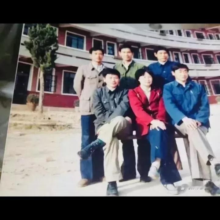 我这话不吐不快，尽管没人理但总想说出来！
35年前从民师考上2年制师范，按规定只