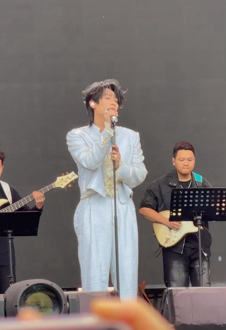 全网都在边测sbti边听音乐节南京边吹江风边蹦迪的快乐来了 手机烫到能煎蛋也不停