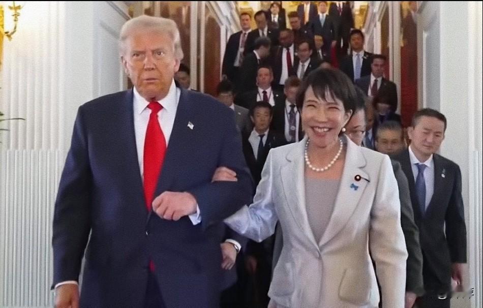 此时的特朗普犹如高市早苗的大哥哥！