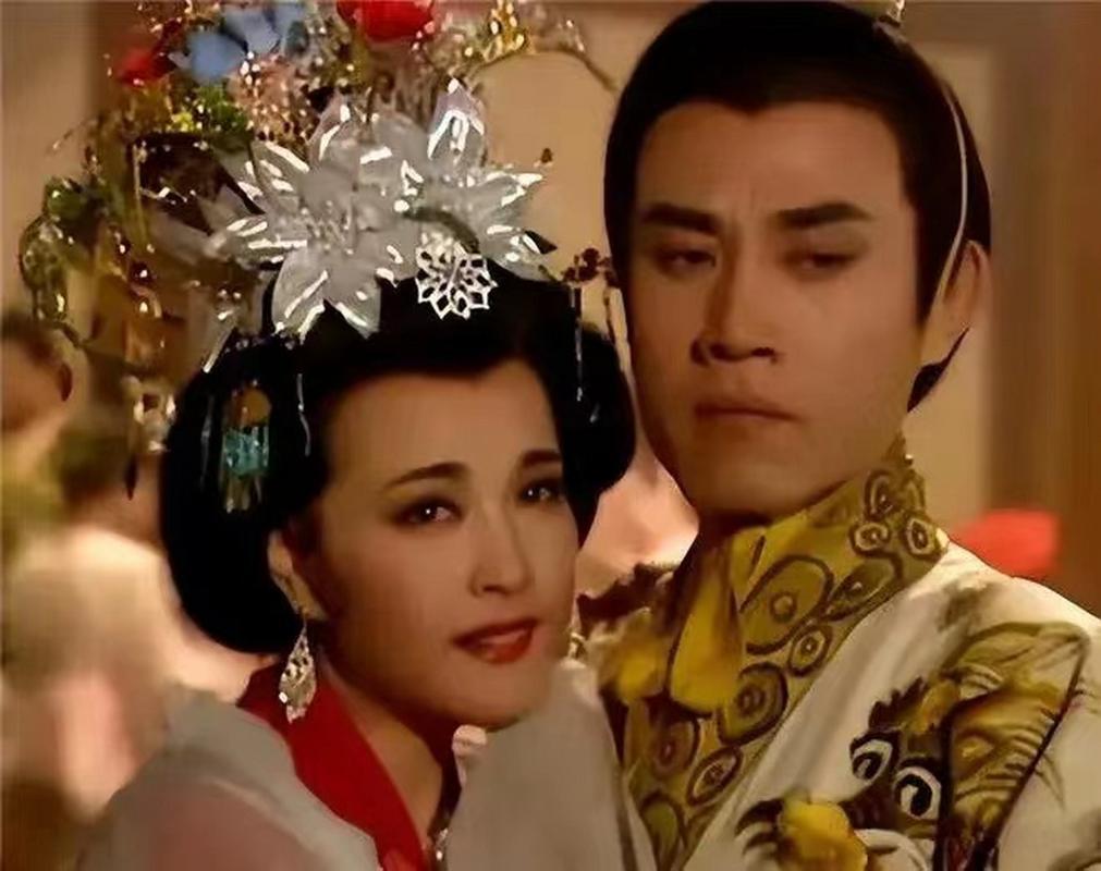 20多岁的张昌宗，刚把77岁武则天哄睡，转身就钻进了隔壁美女屋里
公元705年，