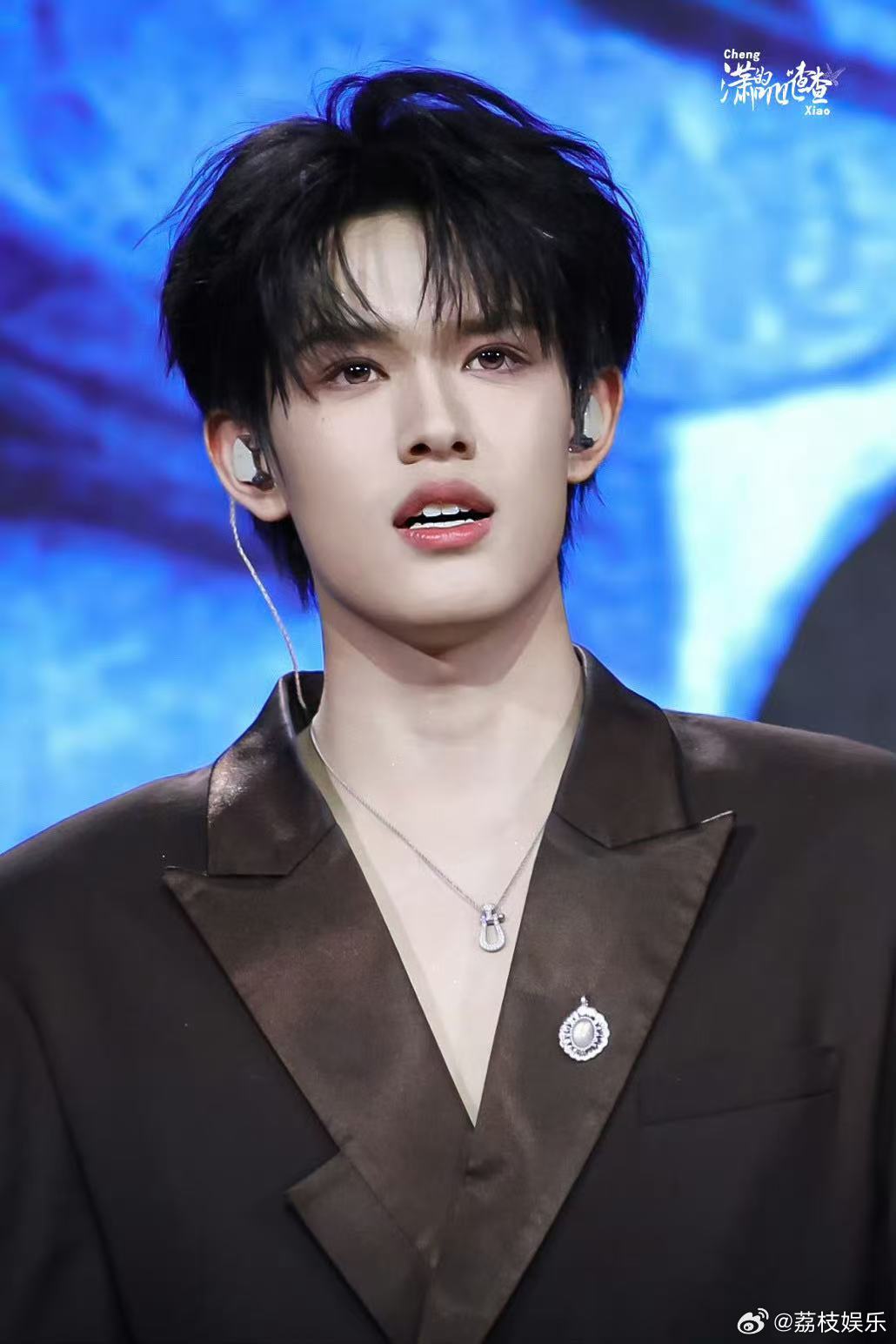 Angelababy张极站姐互发张极站姐发了Angelababy 张极的生图颜值