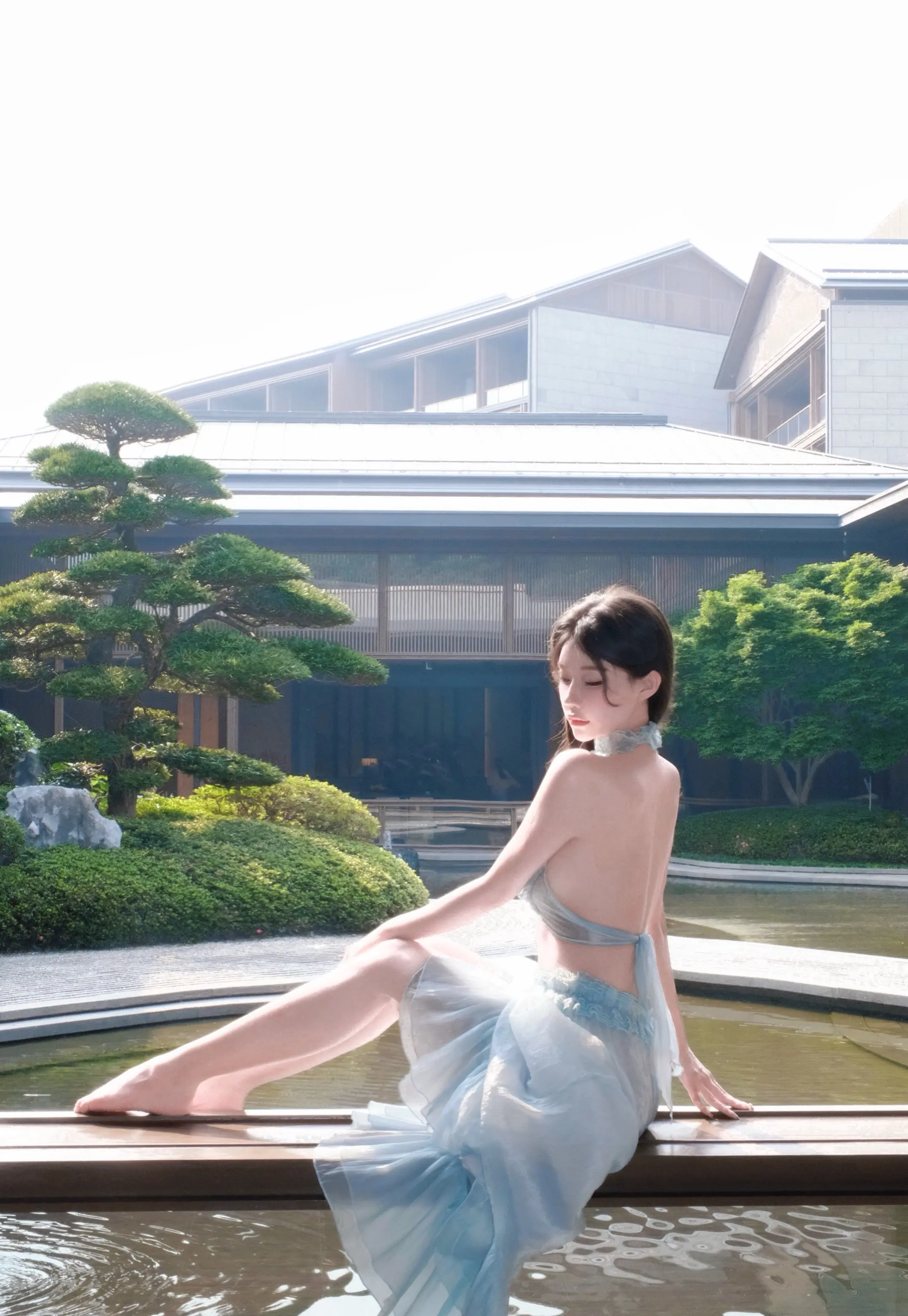 深处群青如盏盏野火，烧出我的仲春出处
